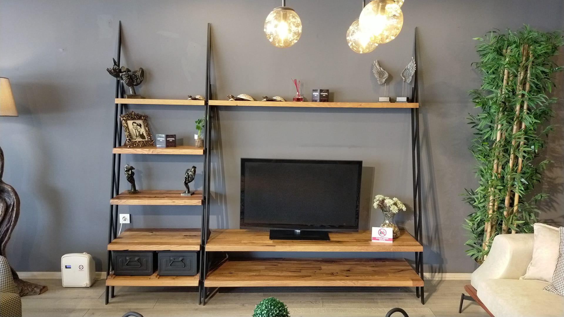 wooden lounge set and shelves Albursa