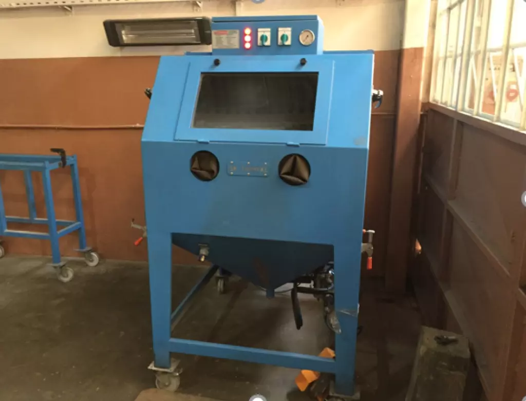 Welding & Sand Blasting Machines