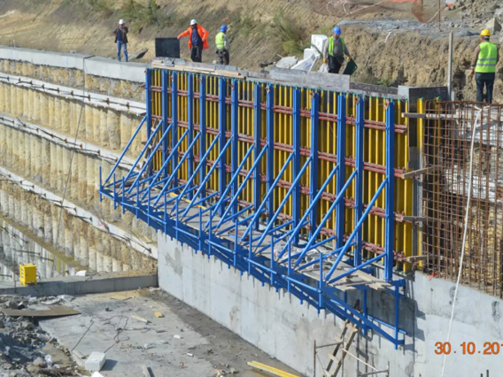 WOODEN GIRDERED FORMWORK SYSTEM