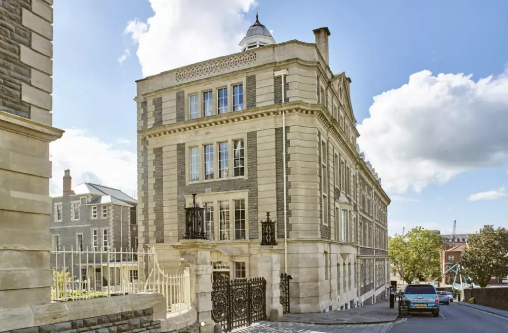 OLD HOSPITAL CONVERSION (PARTIAL) BRISTOL / ENGLAND